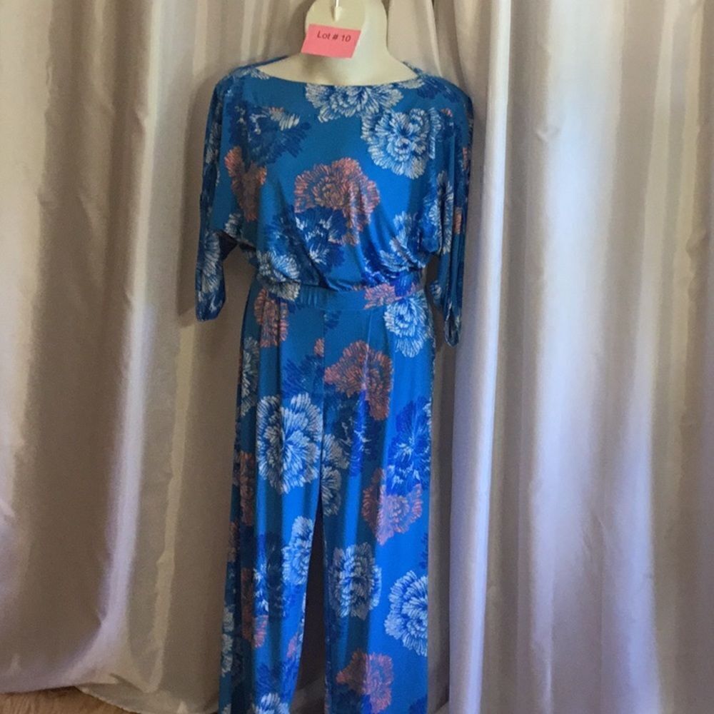 NWOT jumpsuit in size large by IMAN in vibrant colors